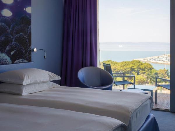 Radisson Blu Resort & Spa : photo 3 de la chambre chambre supérieure - vue sur mer et balcon