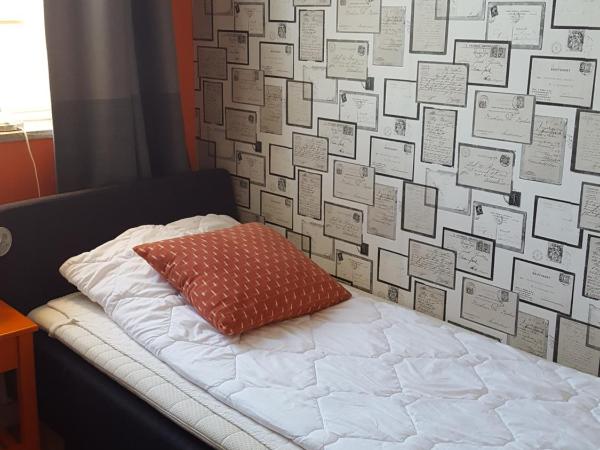 Centralstationens Vandrarhem : photo 3 de la chambre chambre triple avec salle de bains commune