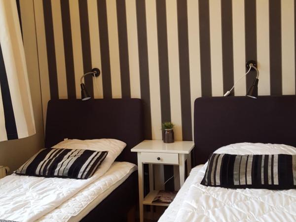 Centralstationens Vandrarhem : photo 1 de la chambre chambre double ou lits jumeaux avec salle de bains privative