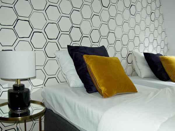 ApartHostel Warszawa : photo 6 de la chambre chambre double ou lits jumeaux avec salle de bains