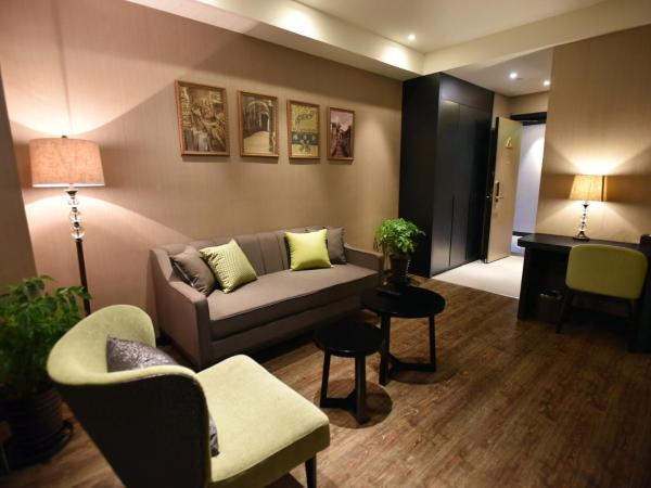 SHANGHAI-DECO Hotel-Free shuttle bus from Pudong Airport and Disneyland : photo 6 de la chambre suite supérieure