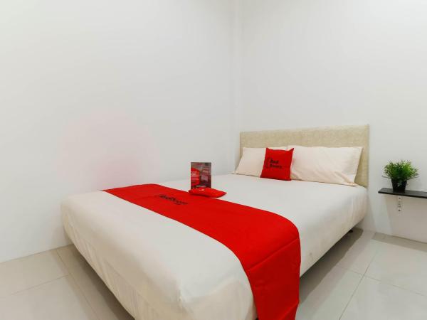 RedDoorz Plus @ Kapuk Business Park : photo 7 de la chambre chambre double reddoorz