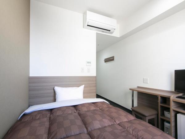 R&B Hotel Shin Osaka Kitaguchi : photo 1 de la chambre chambre simple - non-fumeurs