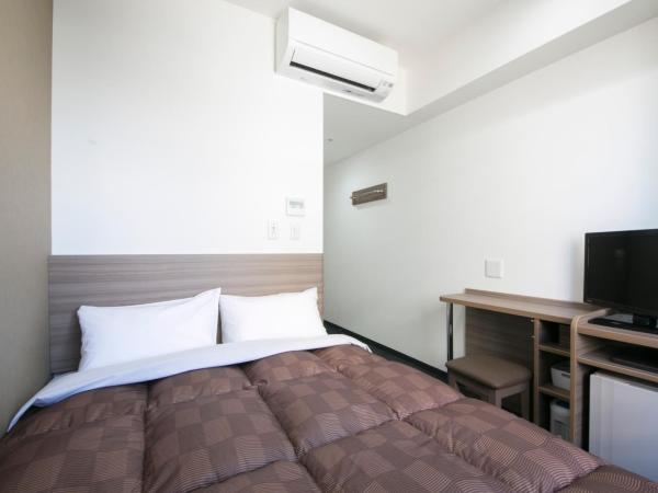 R&B Hotel Shin Osaka Kitaguchi : photo 1 de la chambre chambre double - non-fumeurs