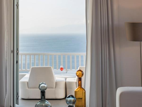 Myconian Korali Relais & Chateaux : photo 10 de la chambre suite junior premium delos avec piscine privée et jacuzzi extérieur