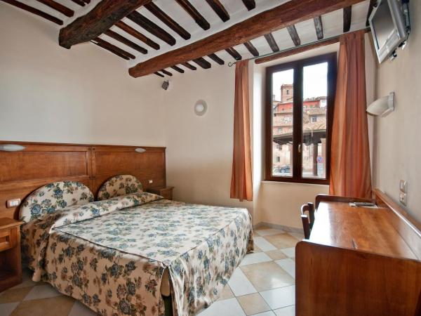 Al Mercato B&B : photo 5 de la chambre chambre double ou lits jumeaux avec salle de bains privative séparée