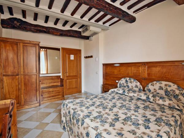 Al Mercato B&B : photo 6 de la chambre chambre double ou lits jumeaux avec salle de bains privative séparée