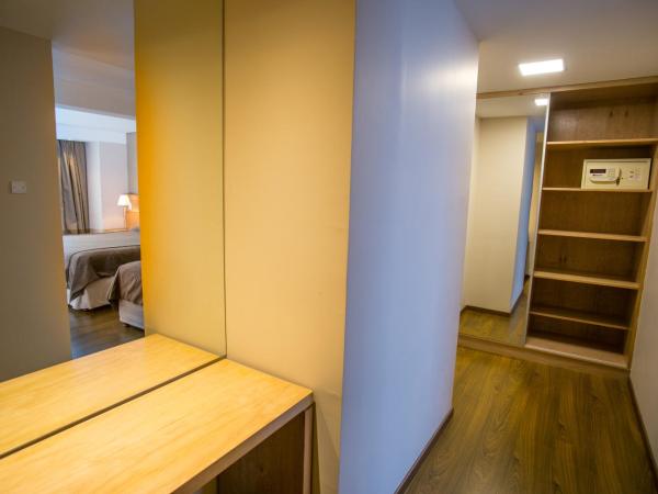 Hotel Ayres Del Nahuel : photo 4 de la chambre chambre familiale supérieure avec vue sur le lac