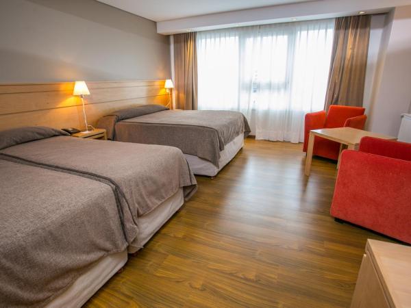 Hotel Ayres Del Nahuel : photo 7 de la chambre chambre familiale supérieure avec vue sur le lac