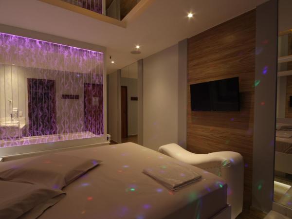 Love Time Hotel (Adult Only) : photo 2 de la chambre suite de luxe avec baignoire spa
