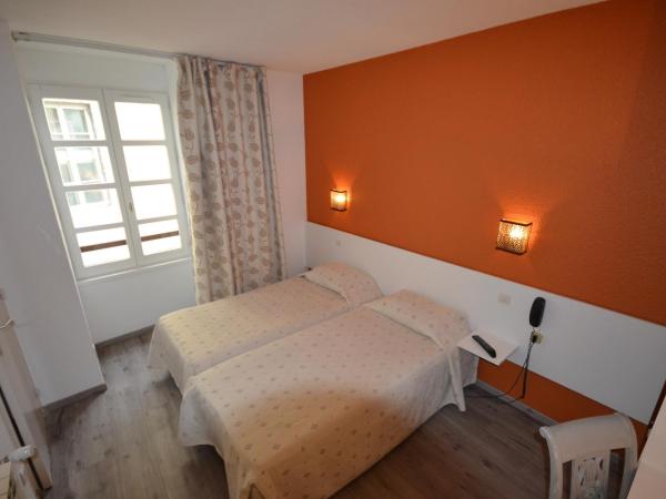 Théâtre Hôtel Chambéry : photo 3 de la chambre chambre lits jumeaux