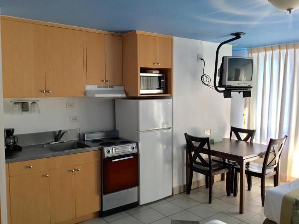 Holiday Surf Hotel (with full kitchen) : photo 2 de la chambre hébergement 1 chambre lit queen-size - non remboursable