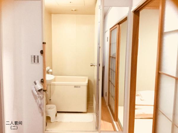 Guesthouse Kyoto Arashiyama : photo 2 de la chambre chambre lits jumeaux avec salle de bains privative