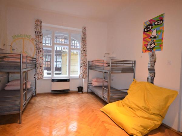 Travel&Joy backpackers : photo 7 de la chambre lit dans dortoir mixte de 8 lits