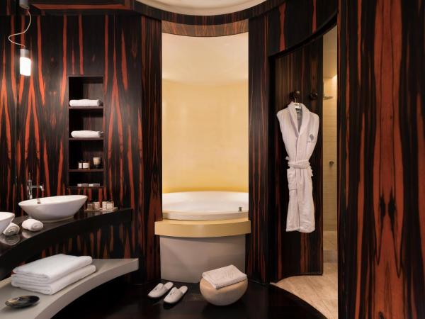 Sina The Gray : photo 1 de la chambre chambre double de luxe - vue sur galerie