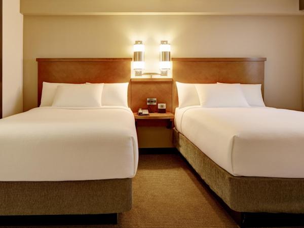 Hyatt Place Charlotte Airport/Lake Pointe : photo 8 de la chambre chambre avec 2 lits doubles et canapé-lit