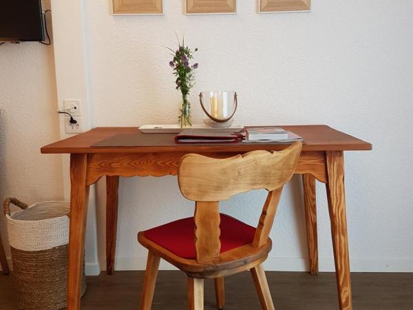 Hotel Alfa Superieur - Leukerbad-Therme : photo 4 de la chambre chambre double avec accès au spa et utilisation du téléphérique