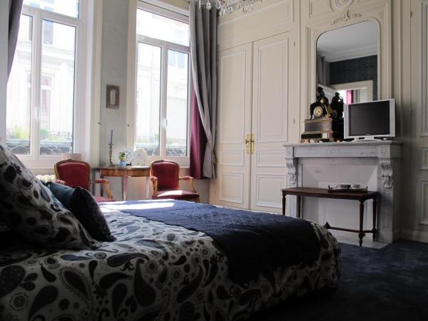 La Bourgogne en Ville : photo 7 de la chambre chambre double avec salle de bains privative séparée
