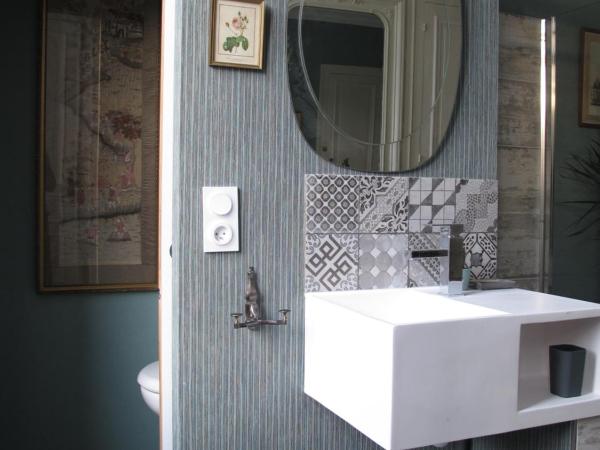 La Bourgogne en Ville : photo 4 de la chambre chambre double avec salle de bains privative