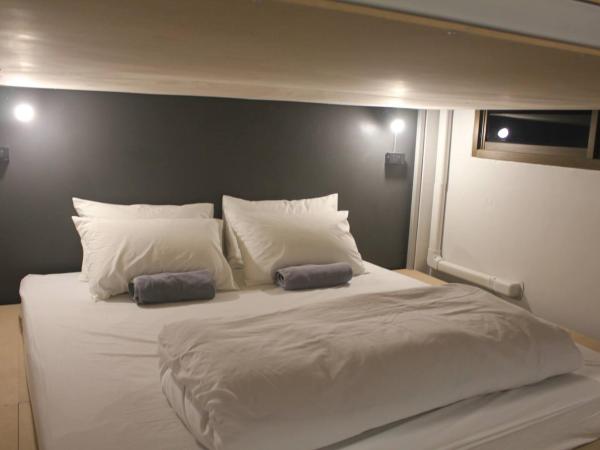 Ekanek Hostel : photo 2 de la chambre chambre quadruple avec salle de bains commune