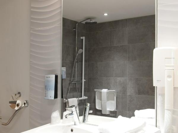 Campanile Limoges Centre - Gare : photo 10 de la chambre chambre quadruple