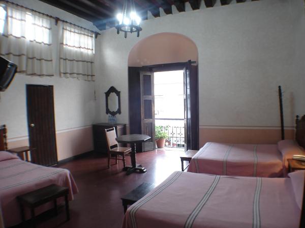 Hotel Monte Alban - Solo Adultos : photo 2 de la chambre chambre triple