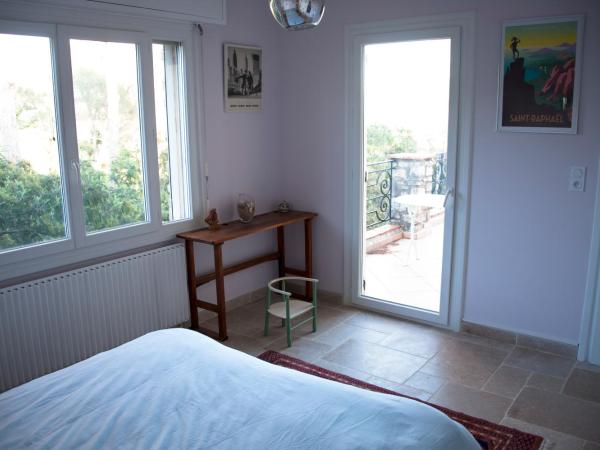 La Garriniere : photo 4 de la chambre chambre double avec salle de bains privative