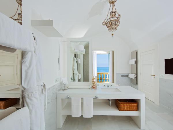 Bellevue Syrene : photo 3 de la chambre suite lit queen-size avec baignoire spa