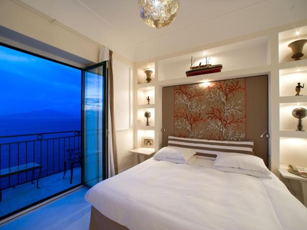 Bellevue Syrene : photo 1 de la chambre chambre double deluxe avec balcon - vue sur mer