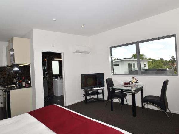 103 Prince of Bealey Motel : photo 3 de la chambre studio supérieur avec balcon