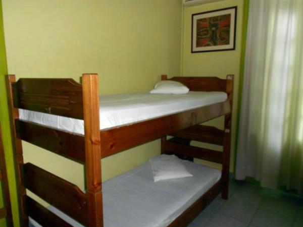 Zeus Hostel : photo 8 de la chambre chambre quadruple avec salle de bains commune