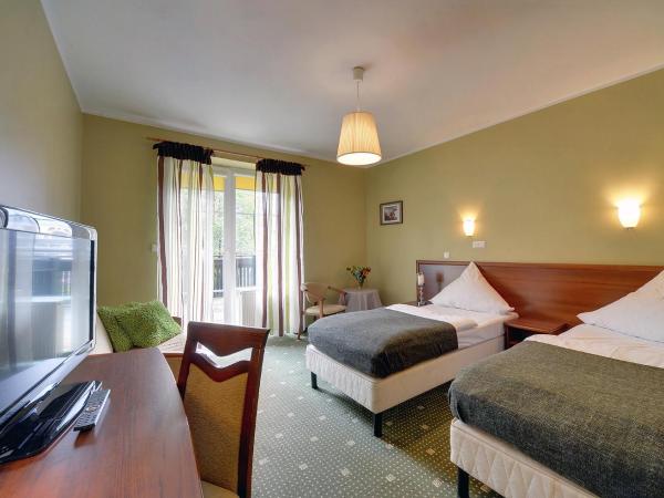 Hotel Belweder - przy hotelu Golebiewski : photo 3 de la chambre chambre triple