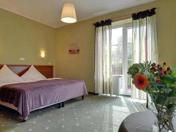 Hotel Belweder - przy hotelu Golebiewski : photo 1 de la chambre chambre triple