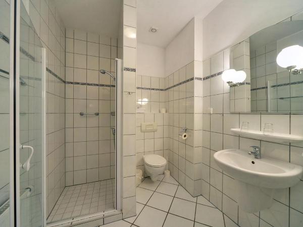 Hotel Belweder - przy hotelu Golebiewski : photo 2 de la chambre chambre triple