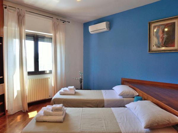 Bed and Breakfast La Villa AMBIENTI SANIFICATI CON GENERATORE DI OZONO : photo 4 de la chambre chambre lit king-size deluxe