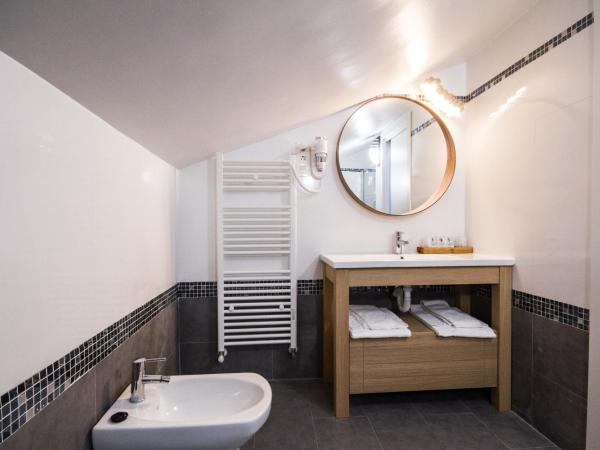 Hotel Ria de Bilbao : photo 7 de la chambre chambre lit queen-size supérieure avec lit d'appoint