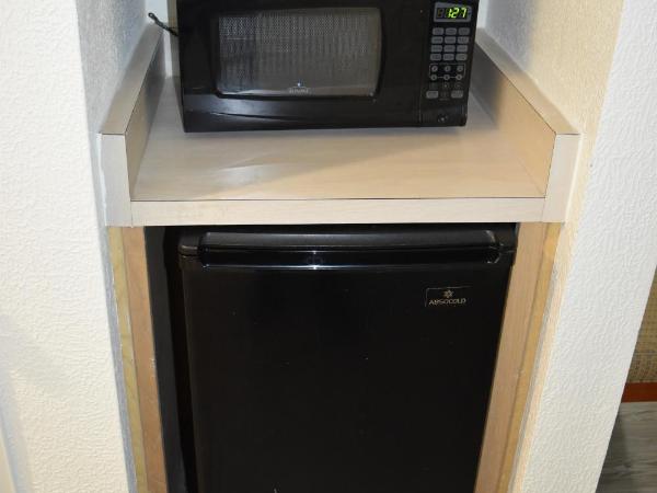 Old Town Western Inn : photo 7 de la chambre chambre avec 2 grands lits queen-size