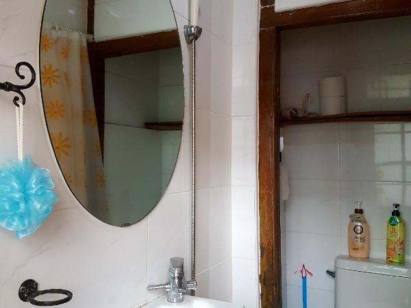 Gongsimga Hanok Guesthouse : photo 7 de la chambre chambre lits jumeaux avec salle de bains privative