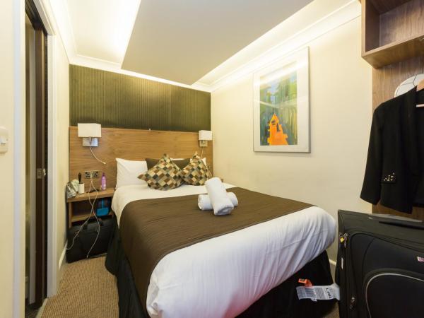 Chester Hotel : photo 8 de la chambre chambre double avec salle de bains privative