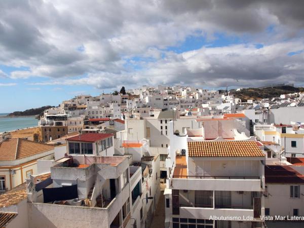 Edificio Albufeira Apartamentos A. Local - Albuturismo Lda : photo 10 de la chambre studio - vue latérale sur mer