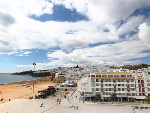 Edificio Albufeira Apartamentos A. Local - Albuturismo Lda : photo 3 de la chambre studio - vue latérale sur mer