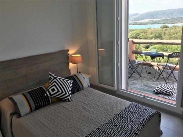 Residence Bellavista à Santa Giulia, proche de la plage et vue mer : photo 10 de la chambre villa 1 chambre avec vue sur la mer