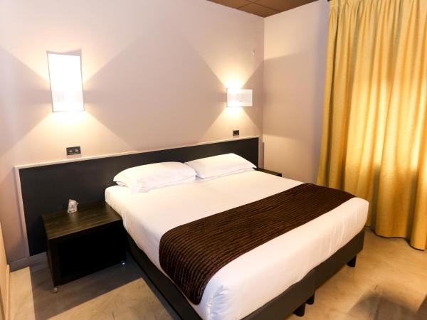 Hotel Mignon : photo 3 de la chambre chambre double avec salle de bains privative