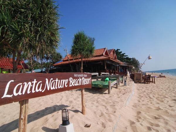 Nature Beach Resort, Koh Lanta : photo 4 de la chambre bungalow - côté plage