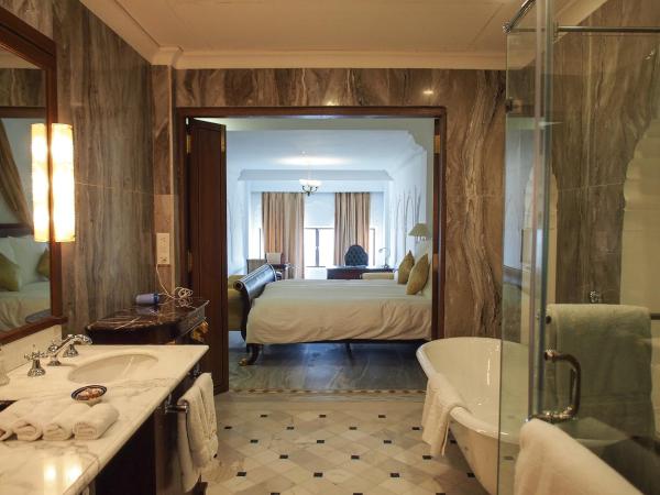 The Raj Palace (Small Luxury Hotels of the World) : photo 8 de la chambre suite - vue sur jardin