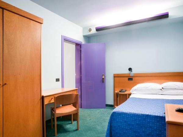 Hotel Gardenia : photo 4 de la chambre chambre familiale (2 adultes et 2 enfants)
