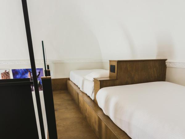 Catania House : photo 4 de la chambre chambre familiale supérieure avec balcon