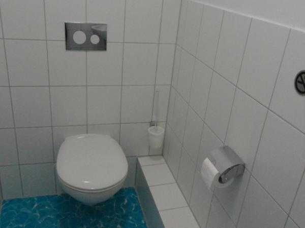 Ahoi-Gästehaus : photo 4 de la chambre chambre lits jumeaux avec salle de bains commune