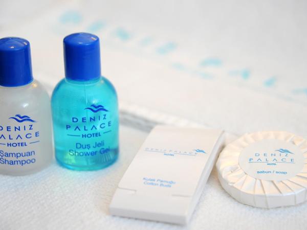 Deniz Palace Hotel : photo 6 de la chambre chambre double ou lits jumeaux - vue sur mer