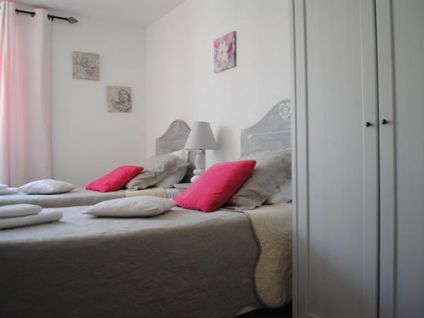 Hôtel Restaurant Le Provençal : photo 8 de la chambre chambre lits jumeaux